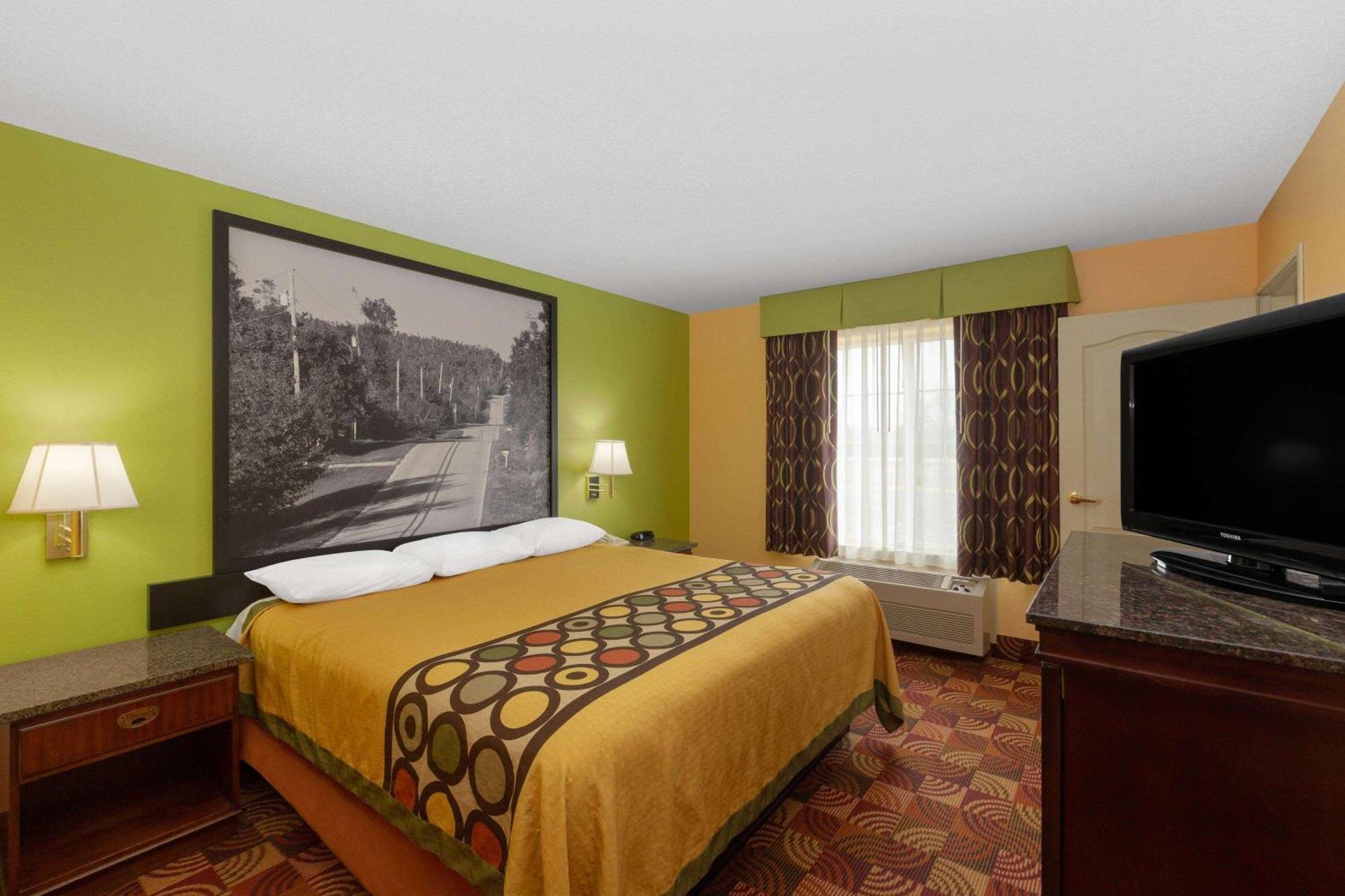 Super 8 By Wyndham Lake Of The Ozarks Eldon Zewnętrze zdjęcie