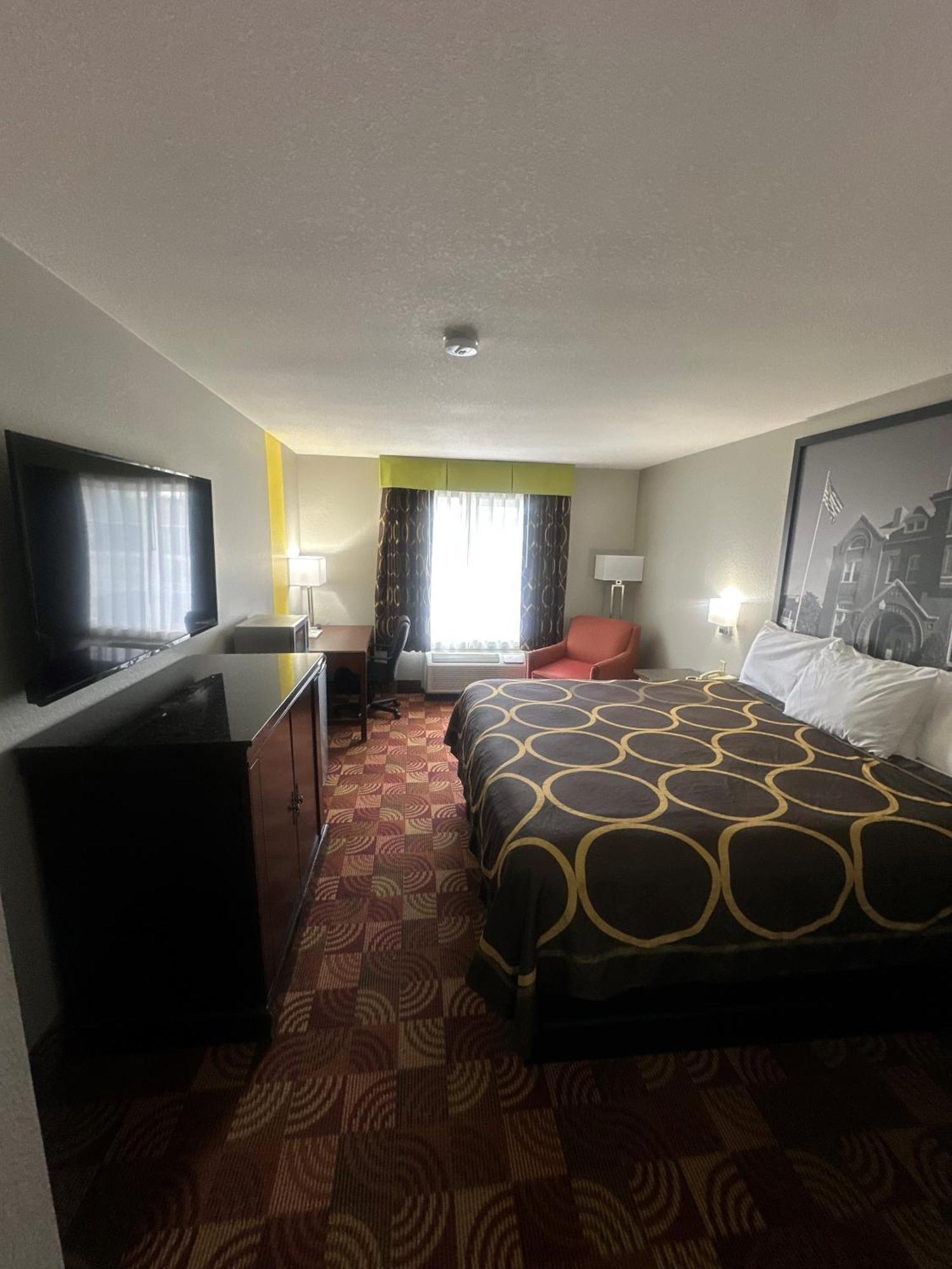 Super 8 By Wyndham Lake Of The Ozarks Eldon Zewnętrze zdjęcie