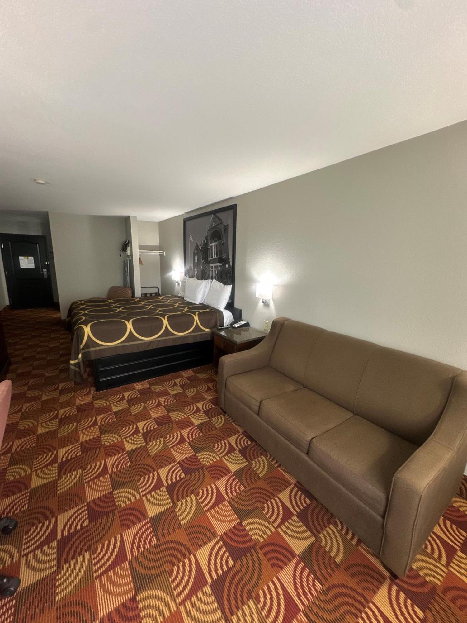 Super 8 By Wyndham Lake Of The Ozarks Eldon Zewnętrze zdjęcie