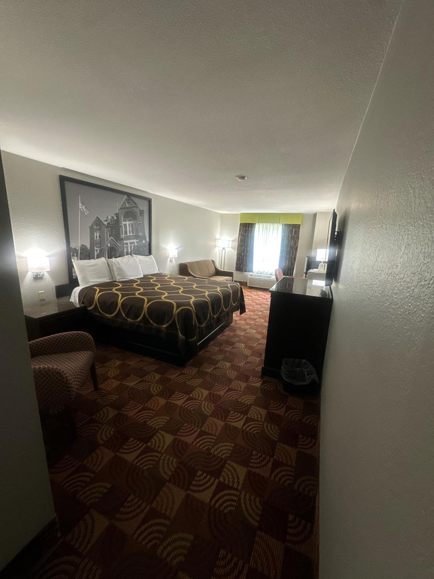 Super 8 By Wyndham Lake Of The Ozarks Eldon Zewnętrze zdjęcie