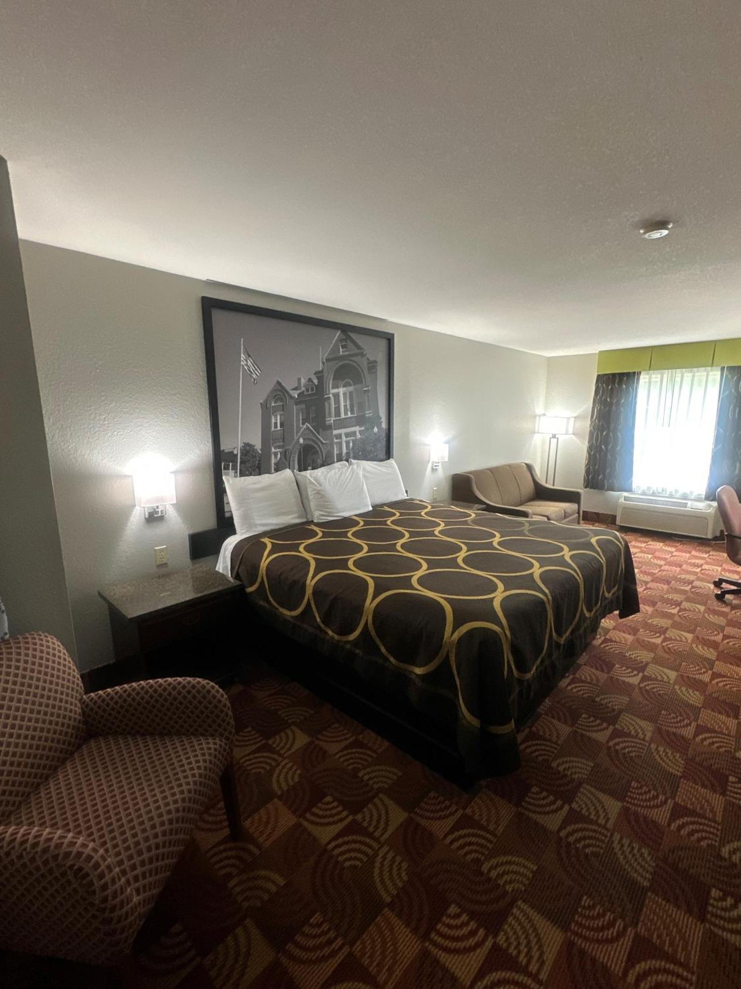 Super 8 By Wyndham Lake Of The Ozarks Eldon Zewnętrze zdjęcie
