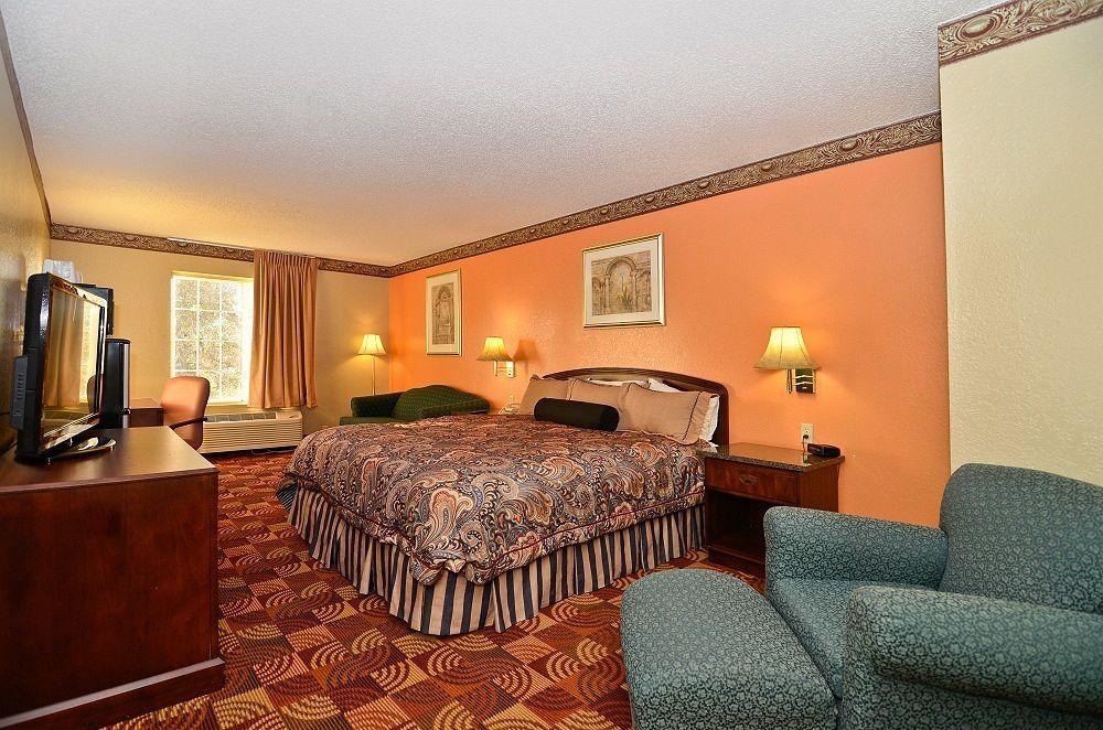 Super 8 By Wyndham Lake Of The Ozarks Eldon Zewnętrze zdjęcie