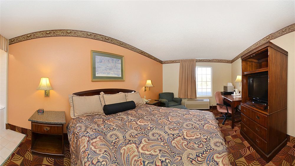 Super 8 By Wyndham Lake Of The Ozarks Eldon Zewnętrze zdjęcie