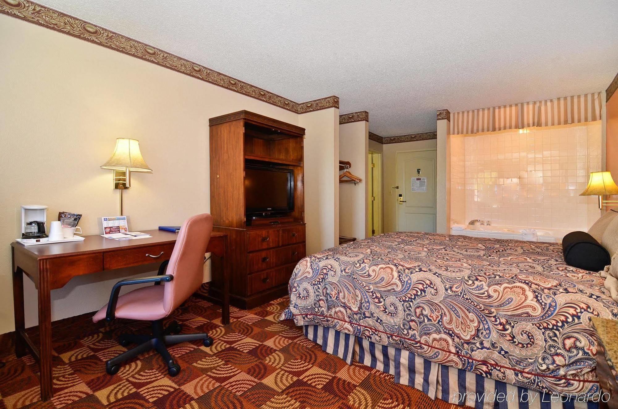 Super 8 By Wyndham Lake Of The Ozarks Eldon Zewnętrze zdjęcie