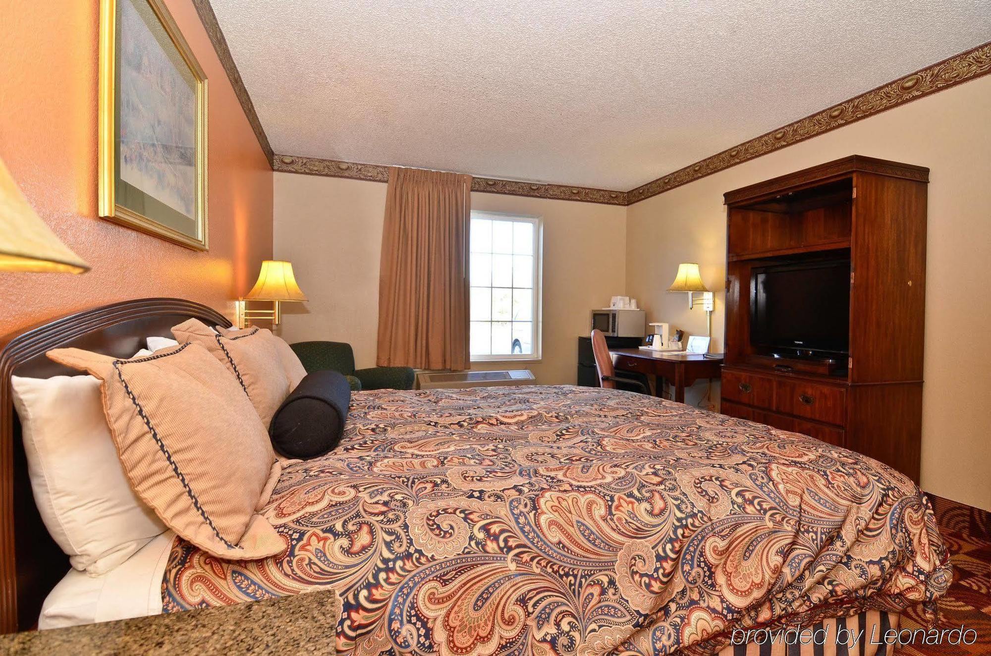 Super 8 By Wyndham Lake Of The Ozarks Eldon Zewnętrze zdjęcie